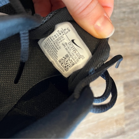 Almost new women’s Nike running shoes - Picture 4 of 4